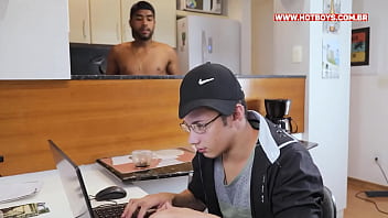 Preview 2 of Wrestling Isis Bondage - Dei pro nerd safado que veio consertar meu PC