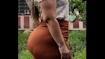 Preview 1 of Bead Massage - Bunduda com a calcinha marcando