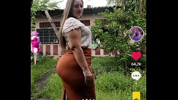 Preview 4 of Bead Massage - Bunduda com a calcinha marcando