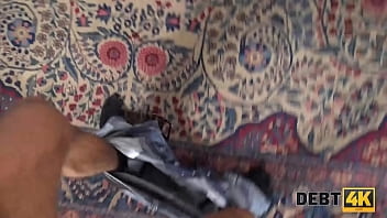 Preview 4 of Debai Babi Xnxx - DEBT4k. Tschechische Sch&ouml_nheit muss Beine spreizen oder Schuldeneintreiber beschlagnahmt Auto