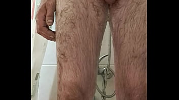 Preview 2 of Sexy Blonde Sloppy Blow - Me doy una ducha y me pongo cachondo tengo que hacerme una paja a esta gran polla asta correrme