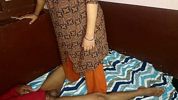 Preview 2 of Raol Sex - फुट फेटिस और फेस सिटिंग के बाद सौतेली माँ का चुदाई ट्रीट