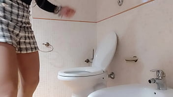 Preview 1 of Homemade Mom Insest - the new session on the toilet of the secret agent Lavinia ( trailer)