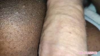 Preview 2 of Mouth Garbing - A MINHA CUNHADA PEDIU PARA FICAR NO MEU QUARTO A VER NETFLIX E ACABOU A DAR A BUCETA QUENTE NA MADRUGADA SEM NINGUEM OUVIR NADA