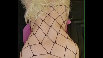 Preview 2 of Licking Ass Swallows - Gostosinha de quatro fode bem sua bunda com dragon dildo