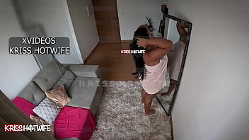 Preview 1 of Bar Thief - Entregador de &aacute_gua ficou sem acreditar quando abrir a porta somente de toalha sem nada por baixa,  e ele n&atilde_o esperava por meu pedido inusitado ao final. Completo no RED e Sheer.com/krisshotwife