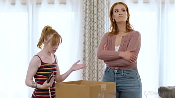 Preview 1 of Moms Only Fucking - Una tarde para organizar - madi collins y siri dahl