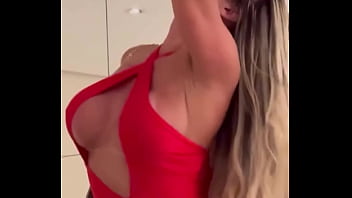 Preview 2 of Femdom Sissy Bi - Ontem fui assim pra balada,  o que achou do look vermelho? Se me encontrasse na balada me pediria um beijo? Ontem fiquei c...