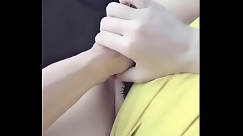 Preview 2 of Kareena Kapur Xxx Bilu Indian - Em g&aacute_i được bạn m&oacute_c lồn trong xe hơi