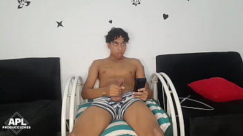 Preview 2 of Mom Like Very Hard And Fast - Sali del ba&ntilde_o y me encuentro a mi hermanastro bien cachondo jalandose su gran verga y quise ayudarlo - Parte 1