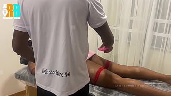 Preview 1 of Xnxxx Ful Mov - Corninho contratou o Realizador Baiano massagista Tantrico e eu fui na casa do casal fazer a esposa gozar enquanto o cuckold grava.