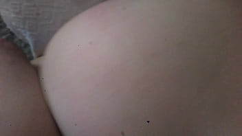 Preview 1 of Pussycxx - Metendo firme no sof&aacute_ na amiga que conheci no badoo