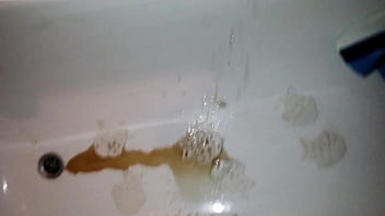 Preview 3 of Deanna Troi - Coca-Cola in der Blase und dann in die Badewanne pissen