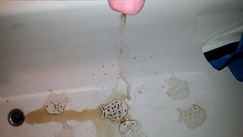 Preview 4 of Deanna Troi - Coca-Cola in der Blase und dann in die Badewanne pissen