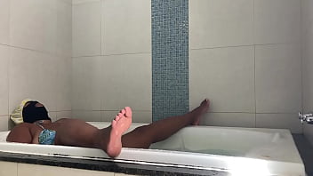 Preview 1 of Slave Girl Disgrace - Me comeu na banheira do motel