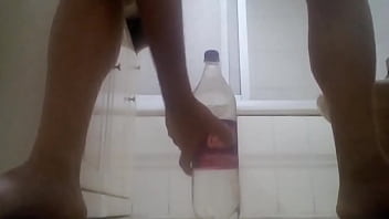 Preview 1 of Belly Bulgr - Maduro se folla el culo con botella