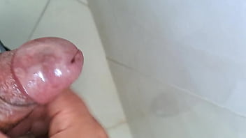 Preview 3 of Mofos 720hd - Cabe&ccedil_a Rosada Punhetando do iAmBearBoy
