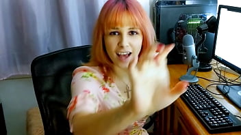 Preview 1 of Putin - NINFETA GIGANTE QUER TE ESMAGAR NOS PEITOS DELA