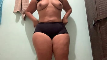 Preview 4 of Latina Misstress Strapon Fucking - MI HERMANASTRA SIENDO GRABADA POR CAMARA OCULTA