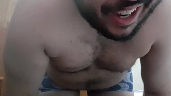 Preview 3 of Hairy Russian Blowjob - Mostrando a cueca Carioca