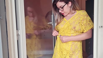 Preview 4 of Brandy Belle Handjob - gostosa safada arruma o quarto sem calcinha