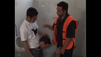 Preview 2 of Amma Amateur Payan - Dos argentinos le hacen un dos romano a un polic&iacute_a curioso