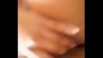 Preview 4 of Tagline Xxx - Belle Glwadys est chaude et se masturbe