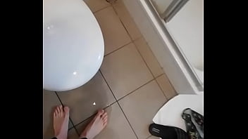 Preview 4 of Face Squirt Plump - Peeing in Toilette,  GASTE85