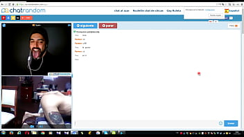 Preview 3 of Amateur Tranvesti - Colocandome un consolador,  gigante,  con expectadot mirando por cam.