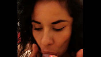Preview 1 of Horny Kingdom - Ale dando besitos a mi verga