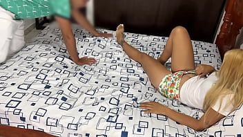 Preview 1 of Web Cam Skype Turk - Jugando el Juego del Caballito con Mi Prima y Aproveche para que Se Sentara Encima de mi y se Moviera Arriba de mi Polla