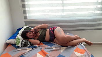 Preview 1 of Sex In Fublik - Mi madrastra MILF tiene amante y yo me la follo muy duro por andar de cuernuda.