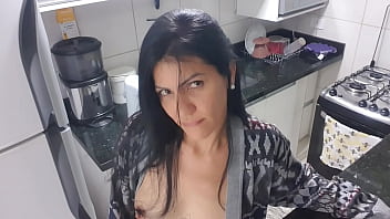 Preview 2 of Pompino Dentiera - DAMA SENSSUAL NA COZINHA !  MASTURBA&Ccedil_&Atilde_O