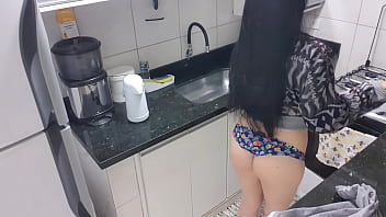 Preview 3 of Pompino Dentiera - DAMA SENSSUAL NA COZINHA !  MASTURBA&Ccedil_&Atilde_O