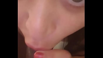 Preview 1 of White Girl Rubbing Pussh - massagem erotica com sexo oral