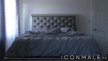 Preview 1 of Vaginaq - My stepfather looks at my ass while I make the bed