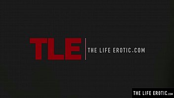 Preview 1 of Arba X Hd - Cute exhibitionist peeing in the woods as she strokes her pussy
