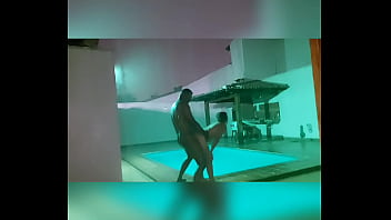 Preview 3 of Bv Ixv - Comendo a gostosa da Bruna Santiny em frente a piscina na chuva