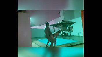 Preview 4 of Bv Ixv - Comendo a gostosa da Bruna Santiny em frente a piscina na chuva