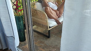Preview 4 of Amma Son Sex Stoies - Camara escondida graba el momento cuando madrastra se chorrea en el sofa