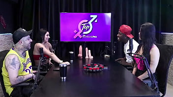 Preview 3 of Sex Zxn - No come&ccedil_o ela era muito ciumenta,  e o cara pediu para ela chupar ele - Jefao Oficial e Karen Oliver (Casal Porra Loka)