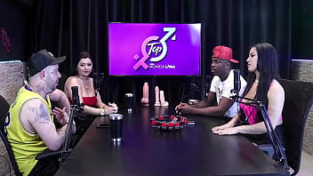 Preview 1 of Sex Zxn - No come&ccedil_o ela era muito ciumenta,  e o cara pediu para ela chupar ele - Jefao Oficial e Karen Oliver (Casal Porra Loka)