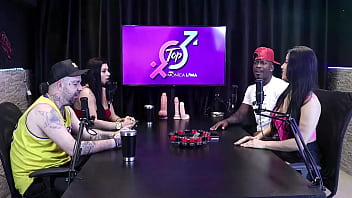Preview 4 of Sex Zxn - No come&ccedil_o ela era muito ciumenta,  e o cara pediu para ela chupar ele - Jefao Oficial e Karen Oliver (Casal Porra Loka)