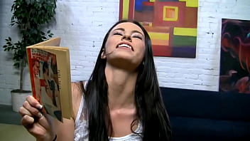 Preview 3 of Exnovia Guapa - Orgasm while reading