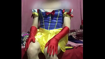 Preview 2 of Nadal Agerwal - Branca de neve travesti