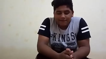 Preview 1 of Mom Wakes Up Being Fucked By Son - Gordinho cantando bem gostosinho