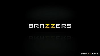 Preview 1 of Pov One Disk Three Girls - At Home In A MILF&#039_s Ass / Brazzers video http://zzfull.com/mila
