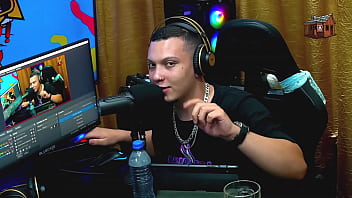 Preview 2 of Idk Co Idk - Ruan Tira a Roupa da Bia Hot e fica louco por ela peladinha no Est&uacute_dio! - Podcast P&aacute_pum no Barraco! COMPLETO NO SHEER - XVIDEOS RED