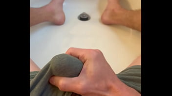 Preview 1 of 150 Kg Girl Xxx - Bathtub jerk and cum