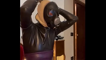 Preview 2 of Youngsexfuc - How to wear a tight gas maks (for latex-rubber fetish lovers)